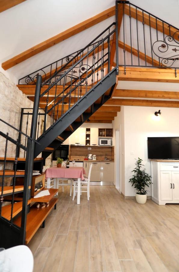 Studio Apartman Mihaella Kaštela Eksteriør bilde