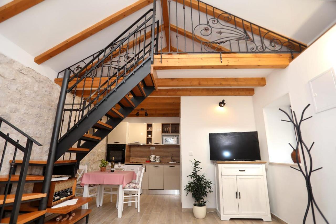Studio Apartman Mihaella Kaštela Eksteriør bilde